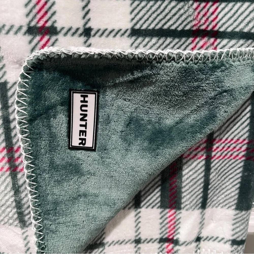 NWT Hunter Reversible Plaid Plush Throw Green Red White Christmas Blanket 50x70
